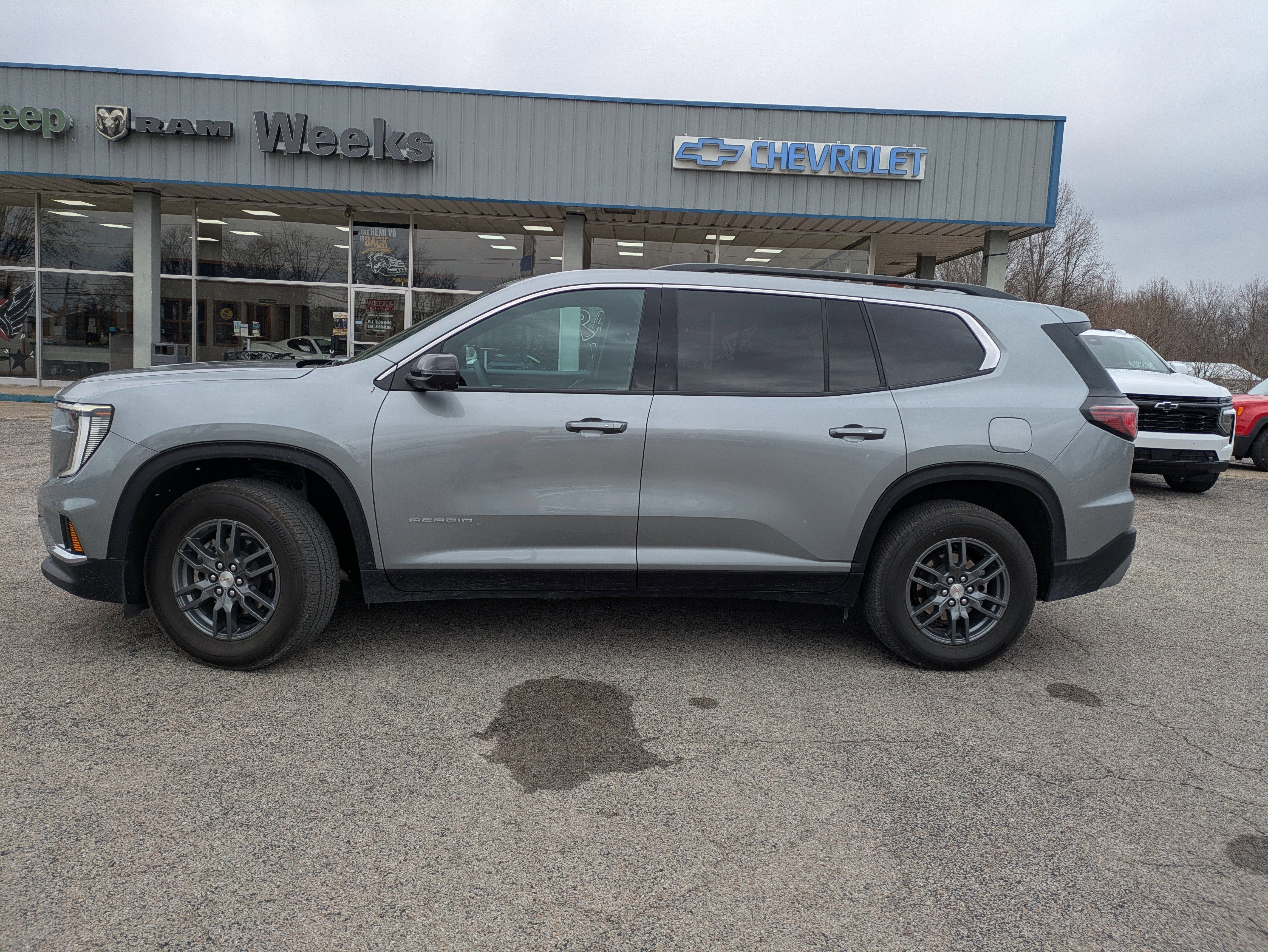 2025 GMC Acadia Elevation