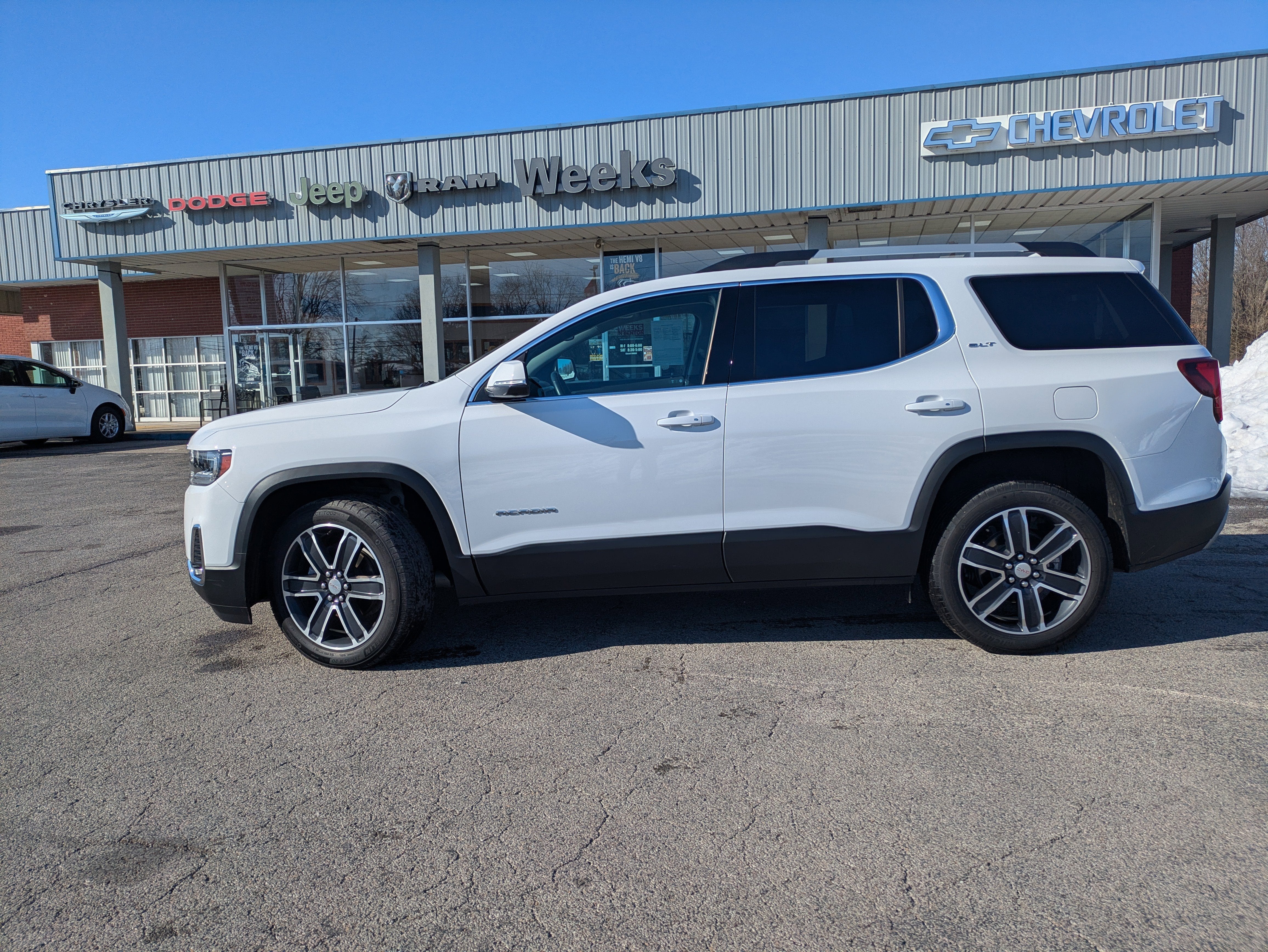 2023 GMC Acadia SLT
