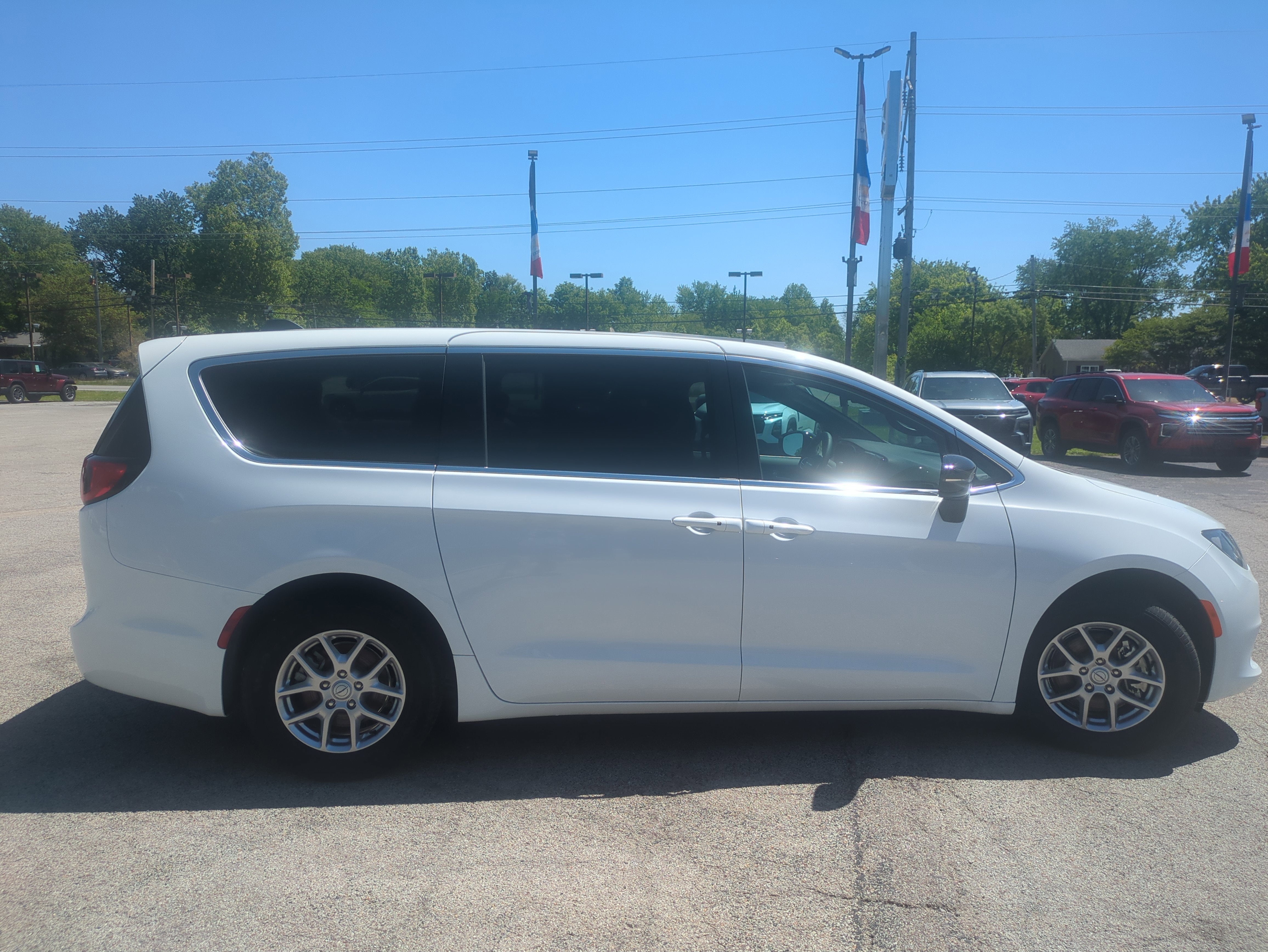 2026 Chrysler Voyager LX