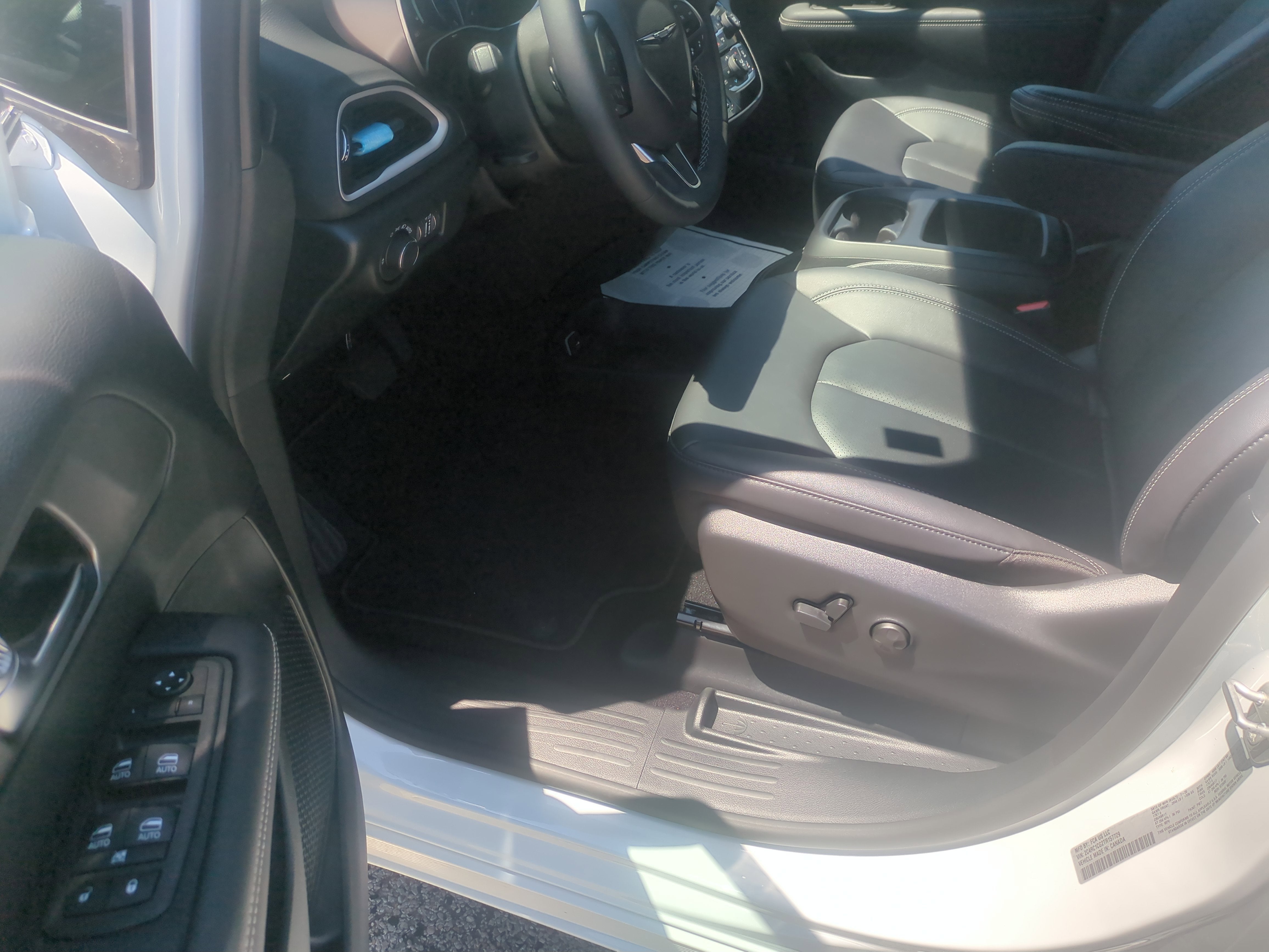 2026 Chrysler Voyager LX