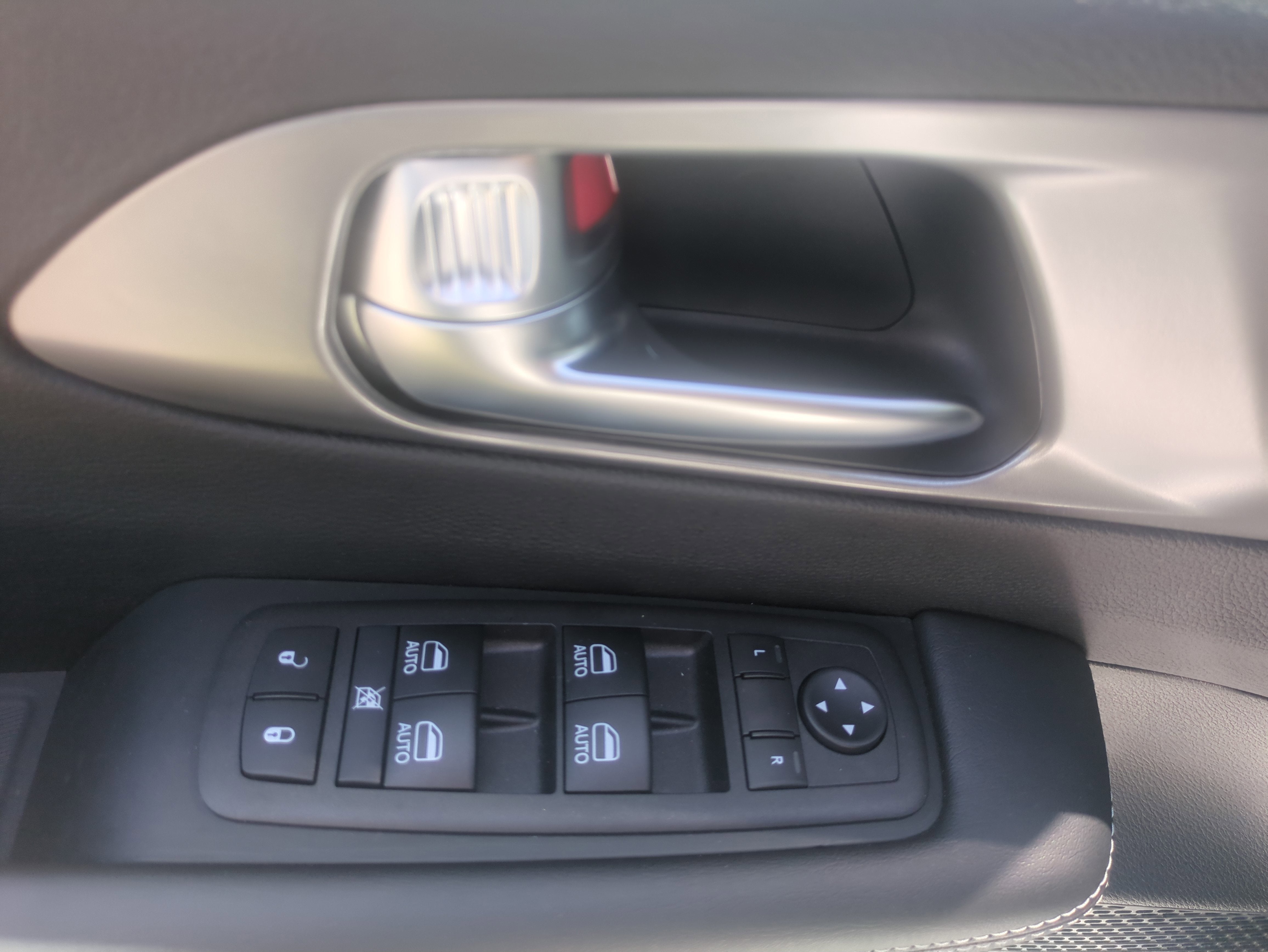 2026 Chrysler Voyager LX