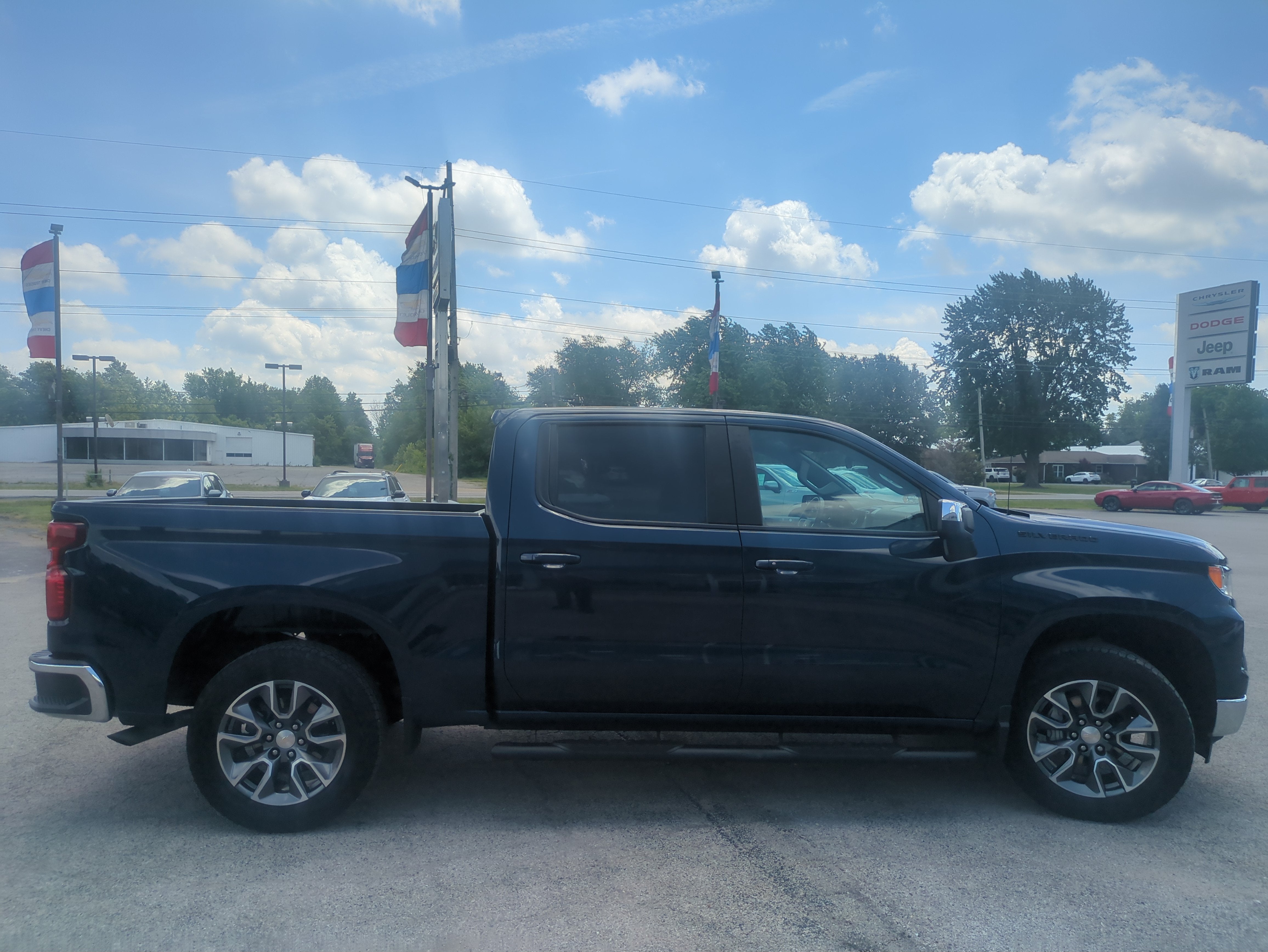 2023 Chevrolet Silverado 1500 LT (2FL)
