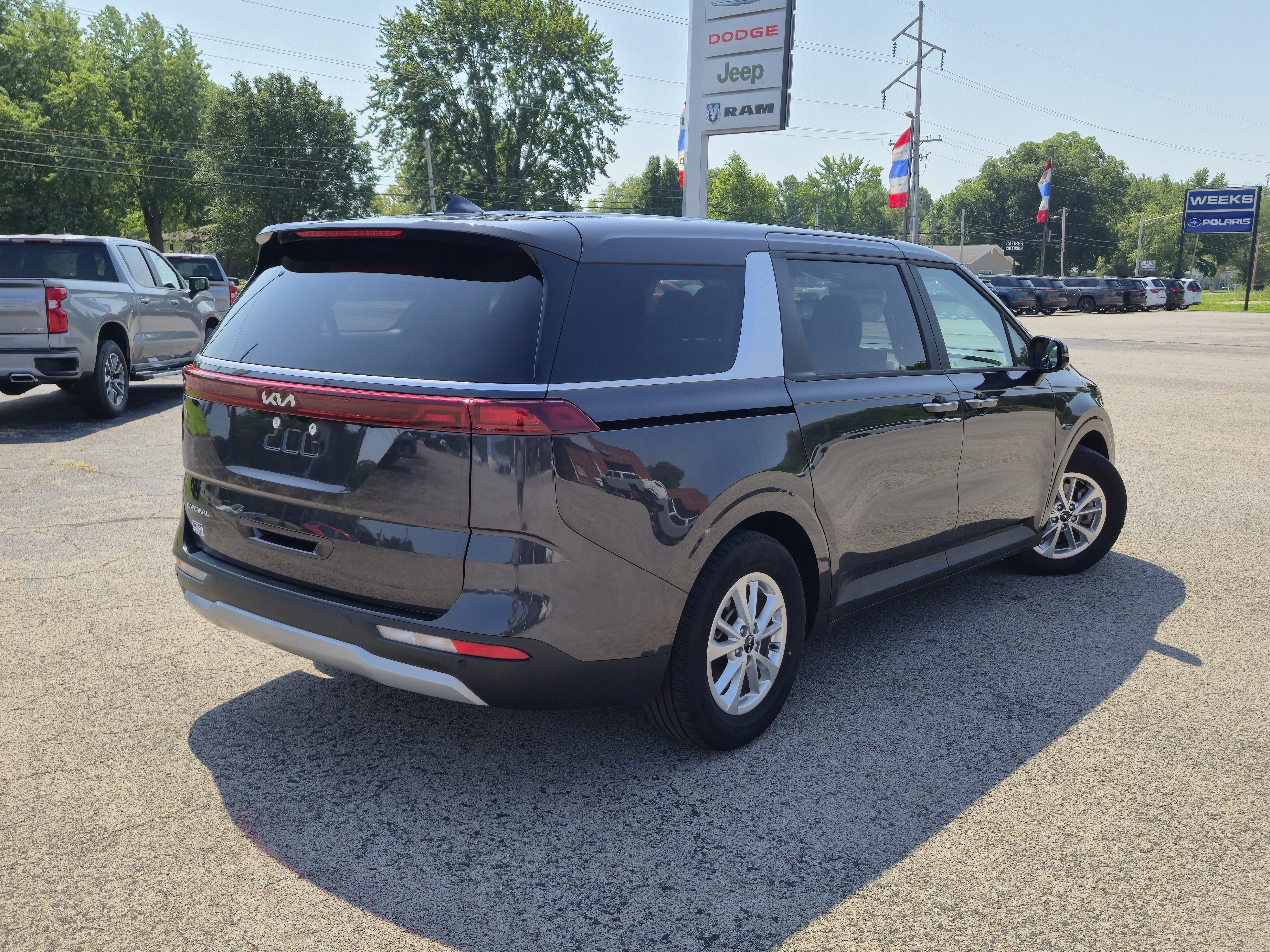 2023 Kia Carnival LX