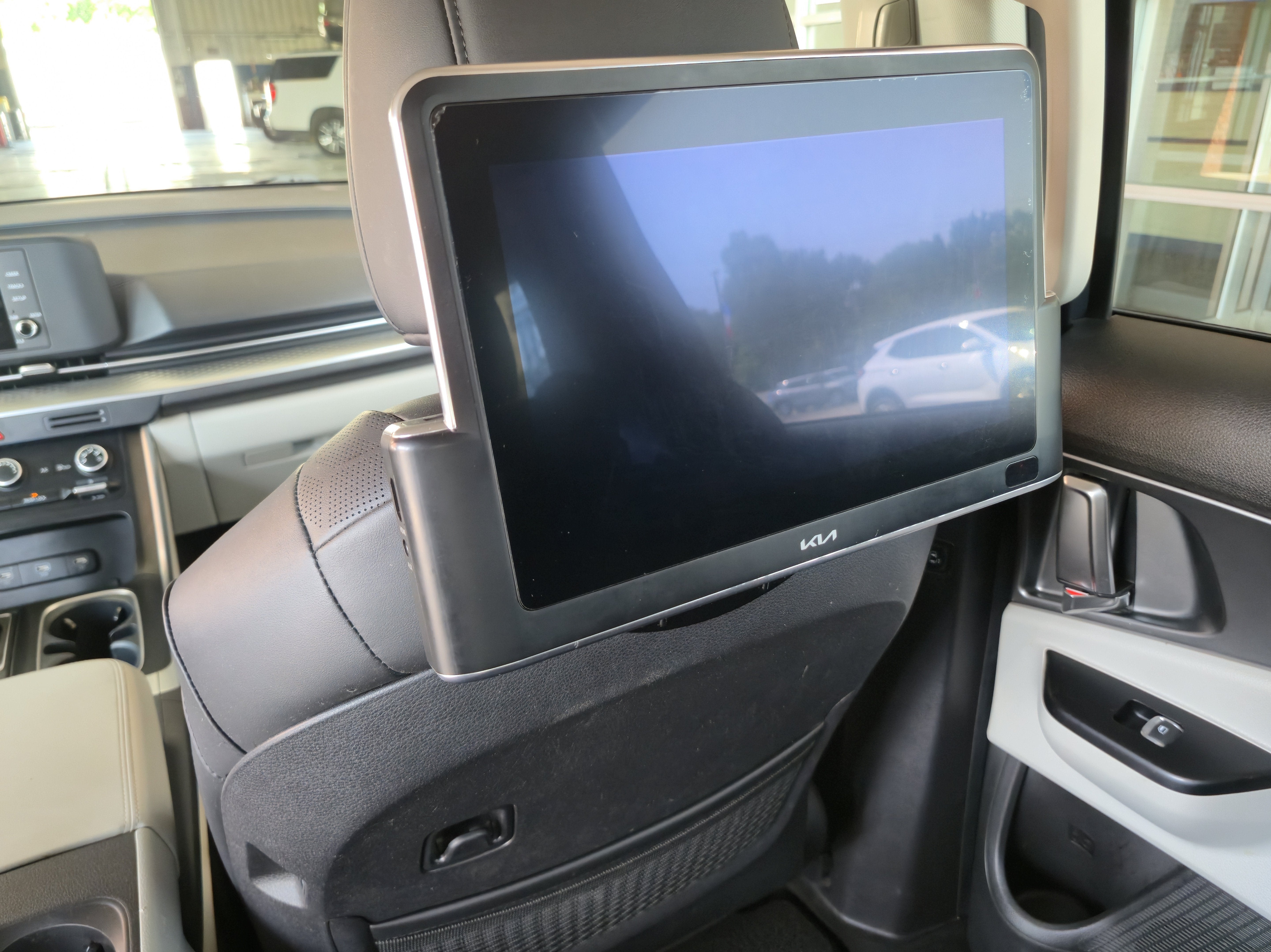 2023 Kia Carnival LX
