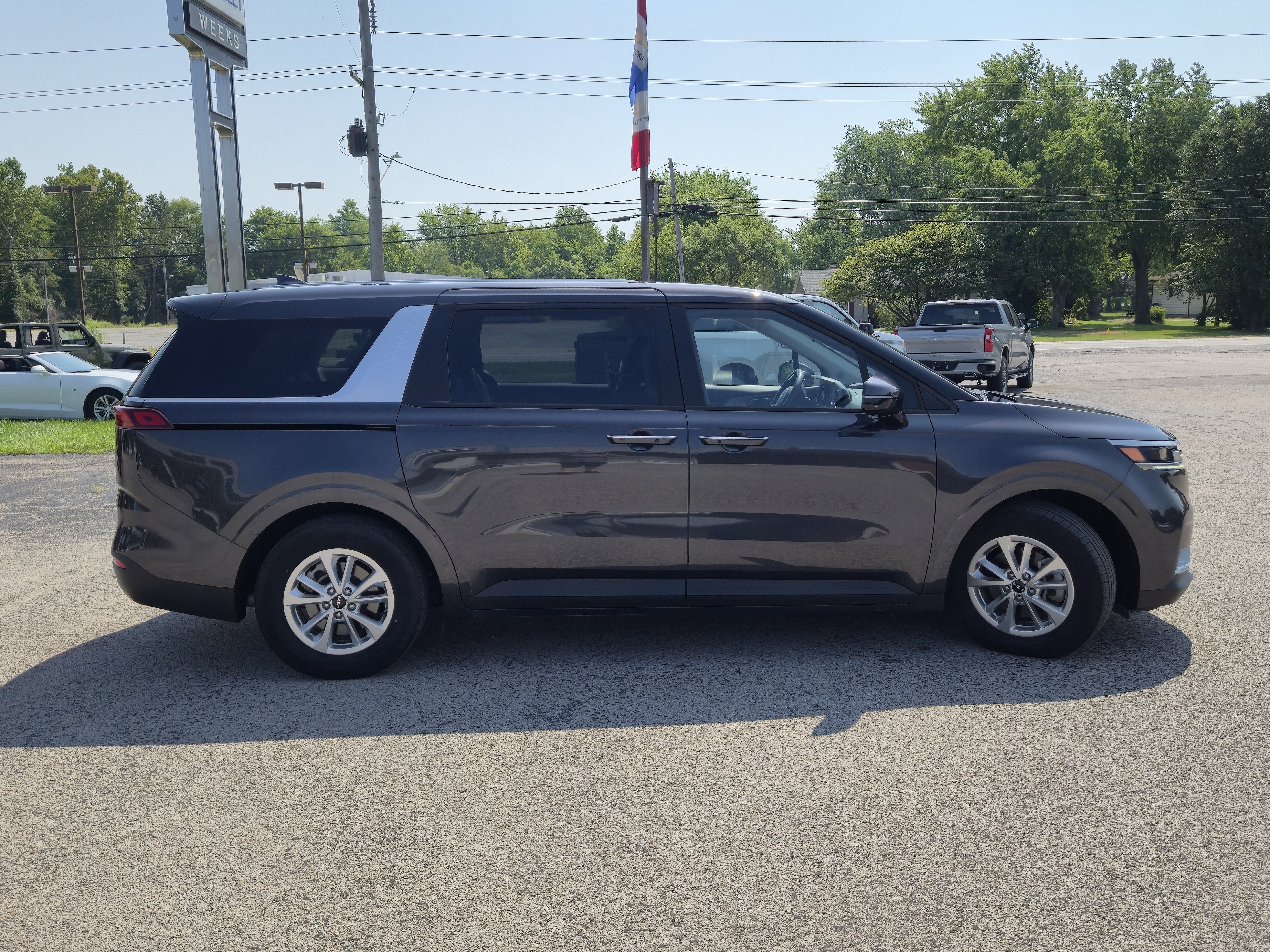 2023 Kia Carnival LX
