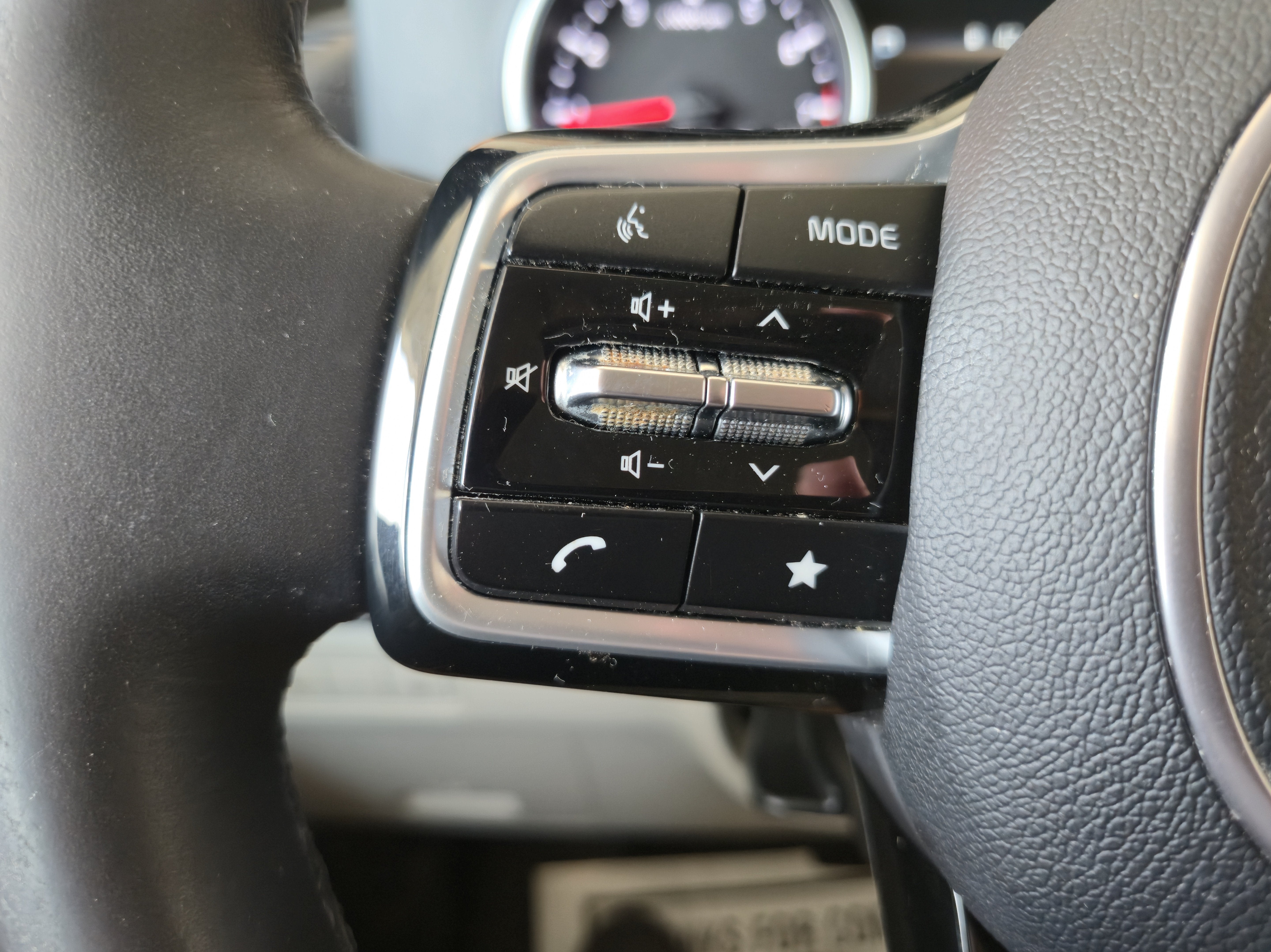 2023 Kia Carnival LX