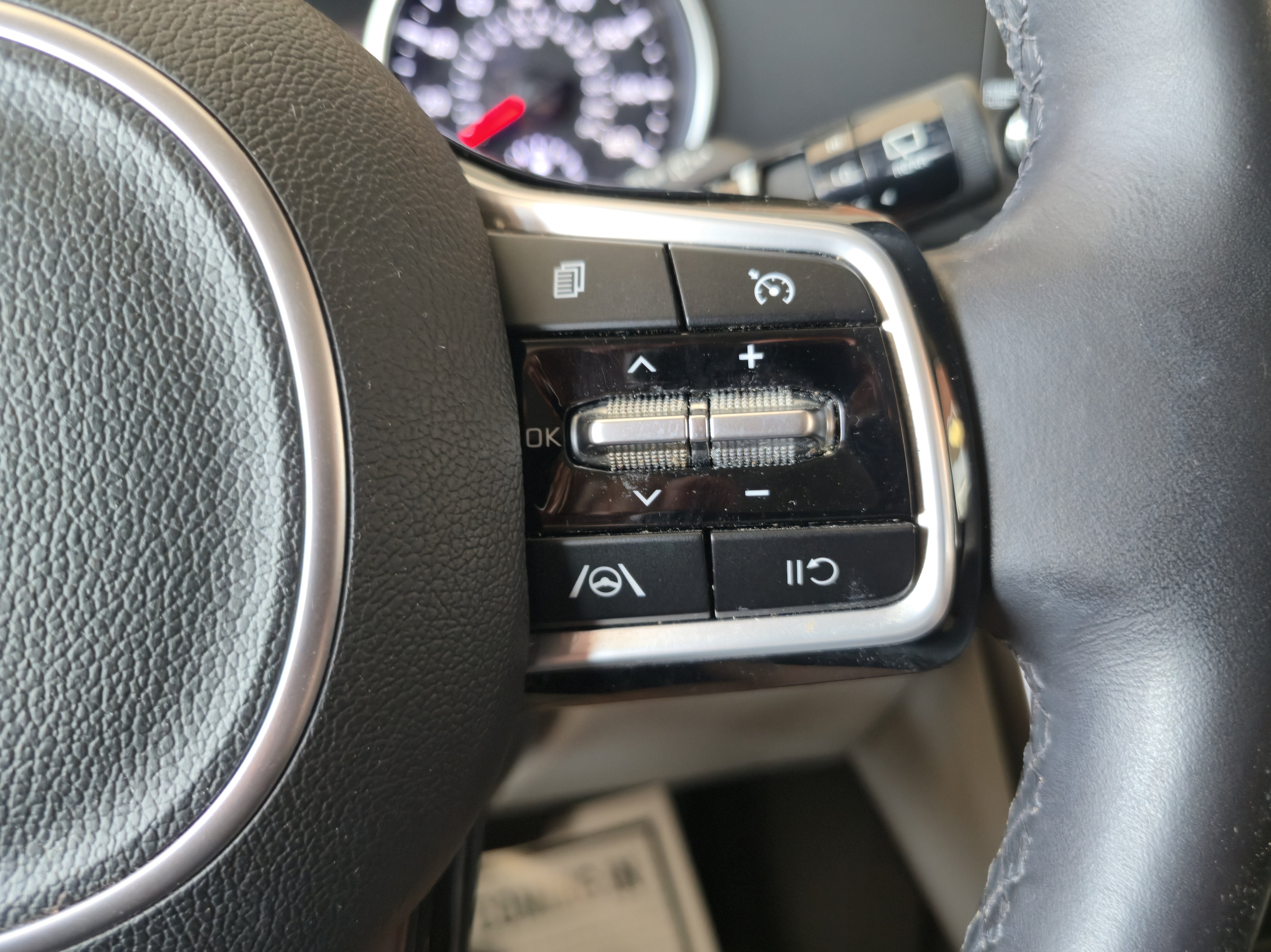 2023 Kia Carnival LX
