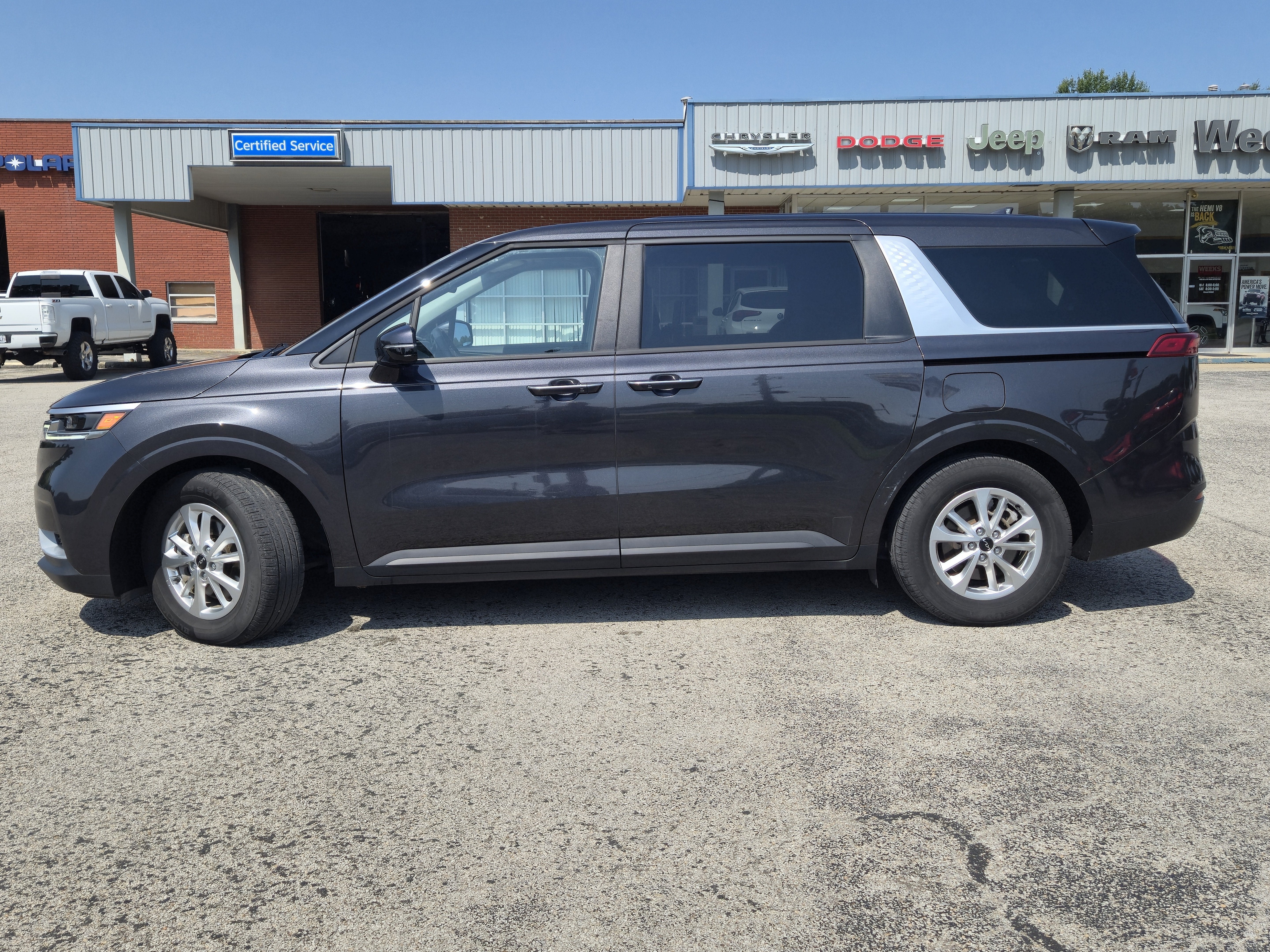2023 Kia Carnival LX