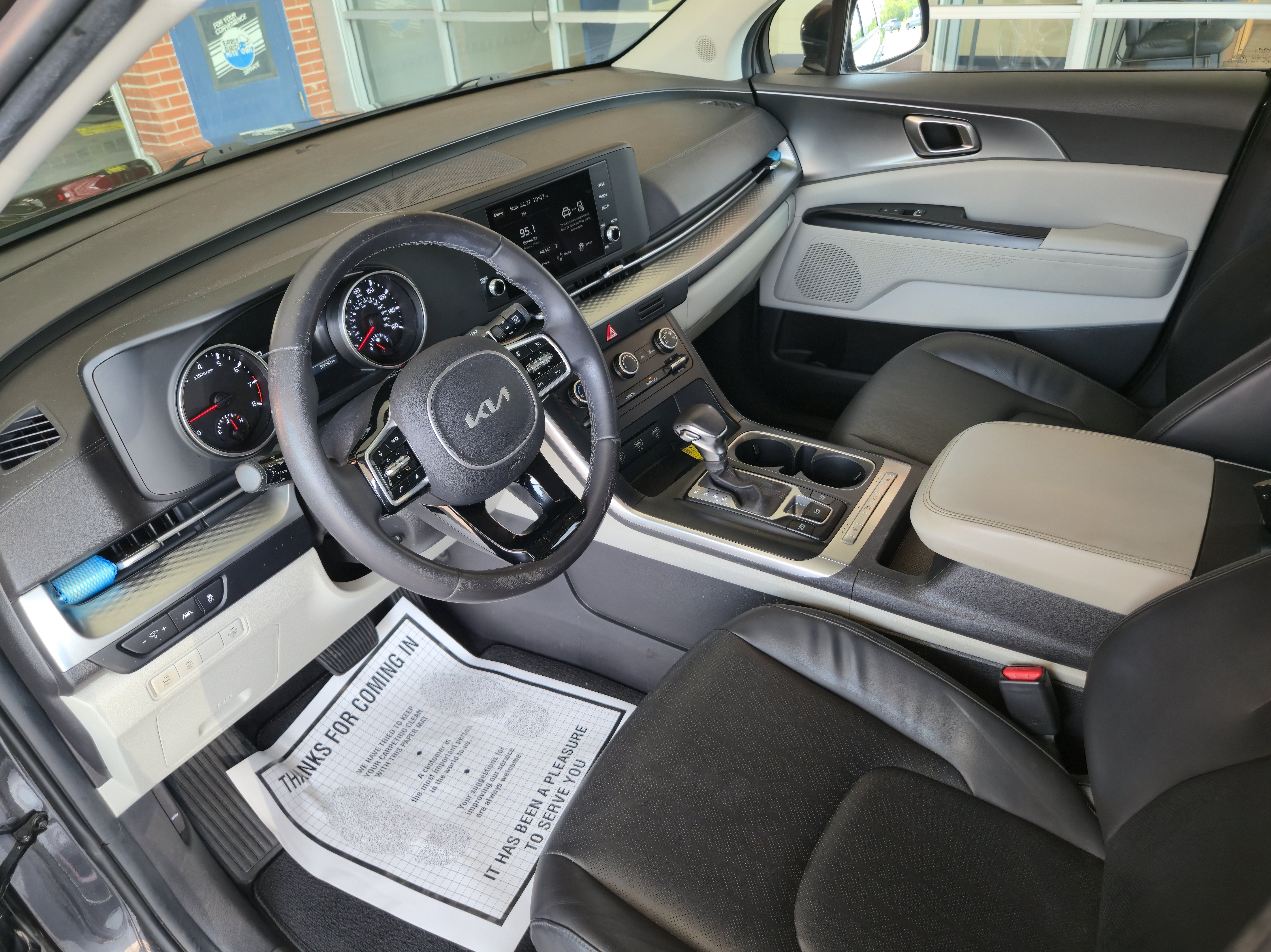 2023 Kia Carnival LX