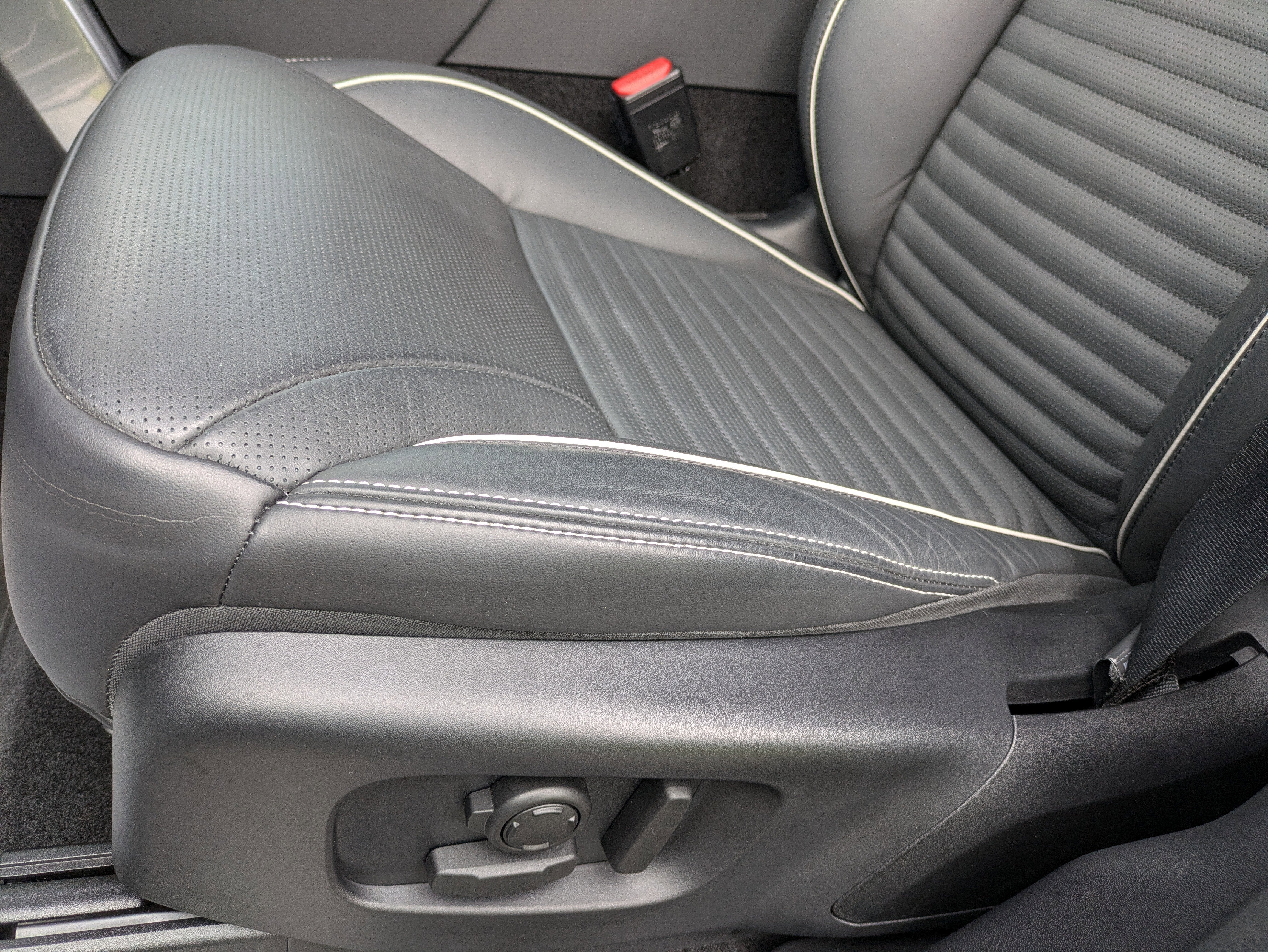 2024 Land Rover Discovery Dynamic SE