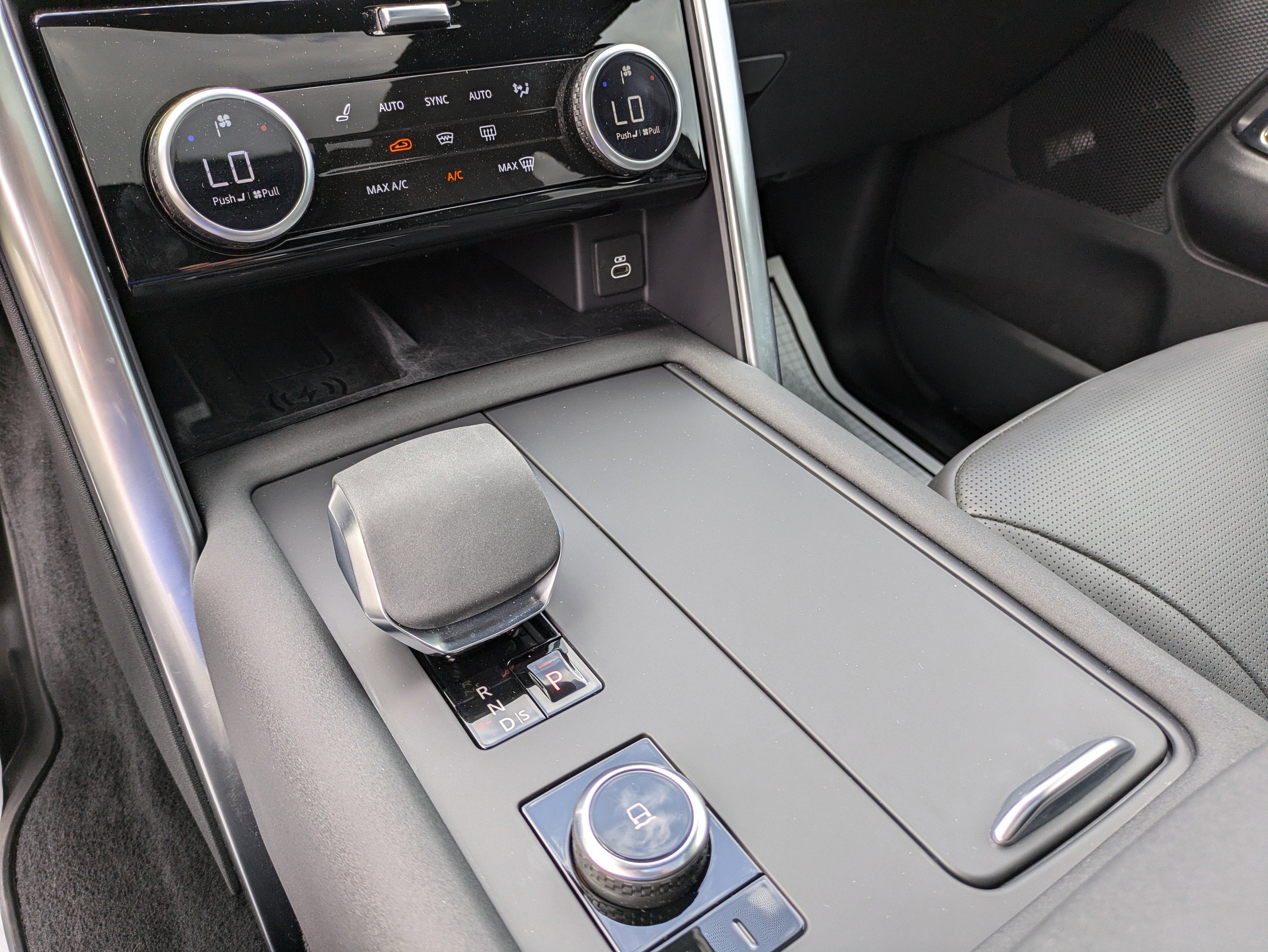 2024 Land Rover Discovery Dynamic SE