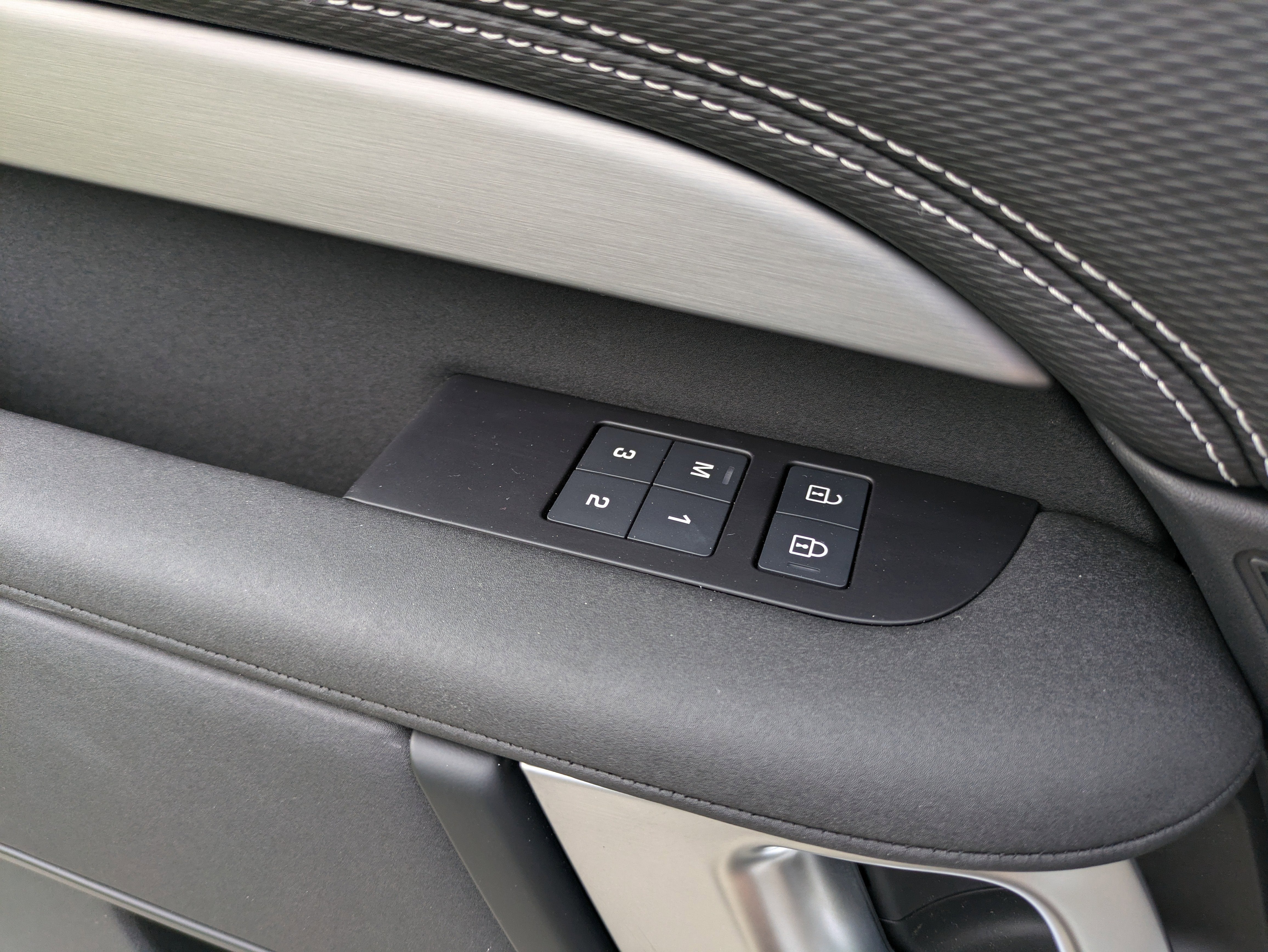 2024 Land Rover Discovery Dynamic SE